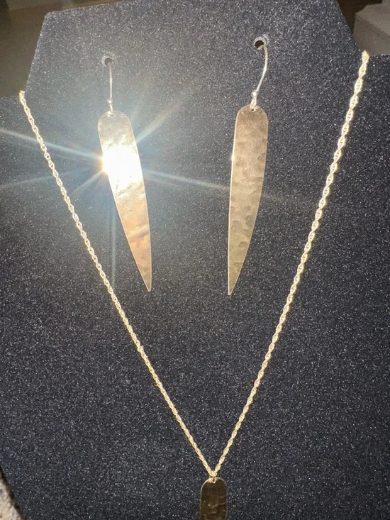 VINTAGE Holly Yashi -Hammered Gold Necklace & Earring Set - Picture 5 of 16